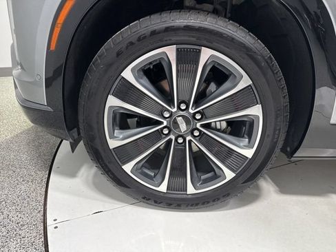 Used 2026 Cadillac Vistiq Sport w/ LPO, Floor Liner Package AWD/4WD image 9