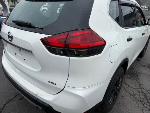 Used 2017 Nissan Rogue S image 11