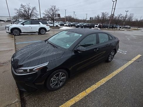 Used 2023 Kia Forte LXS w/ LXS Technology Package image 3