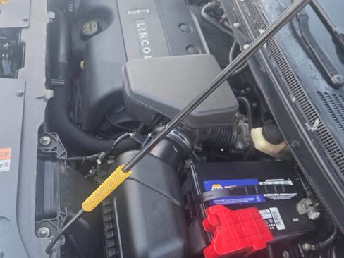 Used 2015 Lincoln MKX Base 4dr SUV w/ Equipment Group 101A image 28