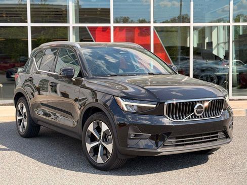 Used 2023 Volvo XC40 B5 Plus w/ Protection Package Premier AWD/4WD image 7