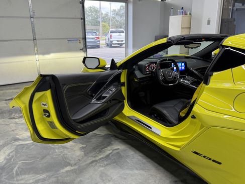 Used 2023 Chevrolet Corvette Z06 w/ Z07 Performance Package RWD image 8