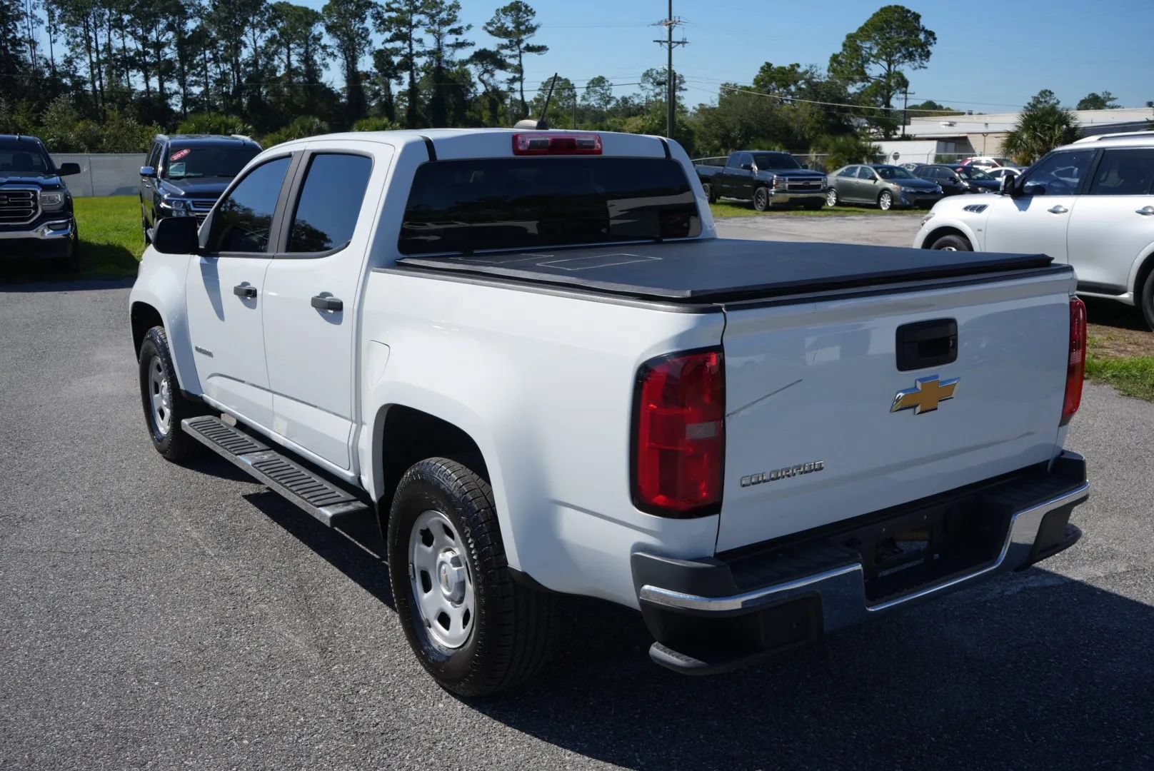 Used 2019 Chevrolet Colorado W/T RWD image 3