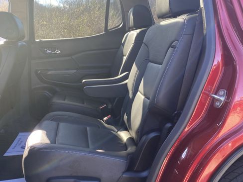 Used 2023 GMC Acadia SLT w/ Technology Package image 23