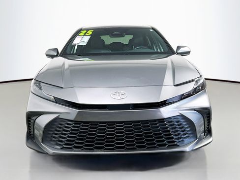 Used 2025 Toyota Camry SE w/ Multimedia Upgrade Package image 11