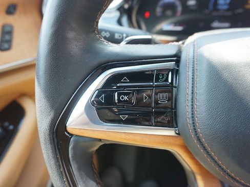 Used 2022 Jeep Grand Cherokee Summit AWD/4WD image 8