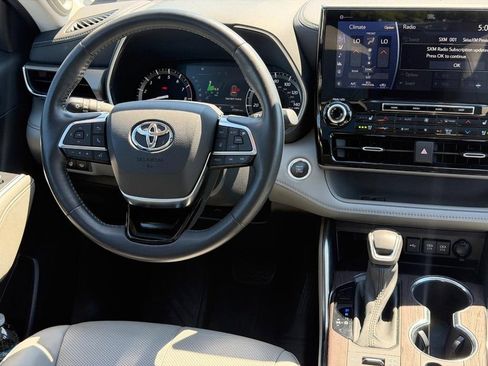 Used 2021 Toyota Highlander Limited AWD/4WD image 13
