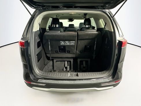 Used 2024 Kia Carnival LX image 31