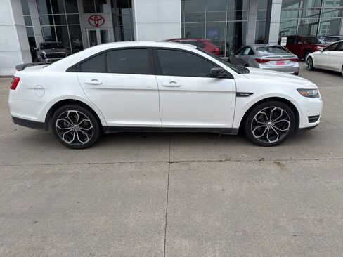 Used 2013 Ford Taurus SHO image 4