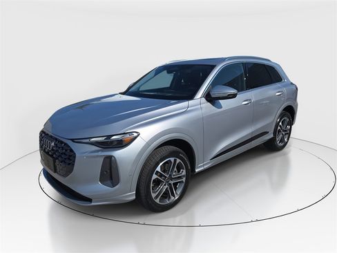 New 2025 Audi Q5 Premium image 1