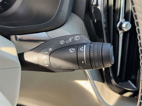 Certified 2023 Volvo XC60 B5 Plus w/ Climate Package image 22