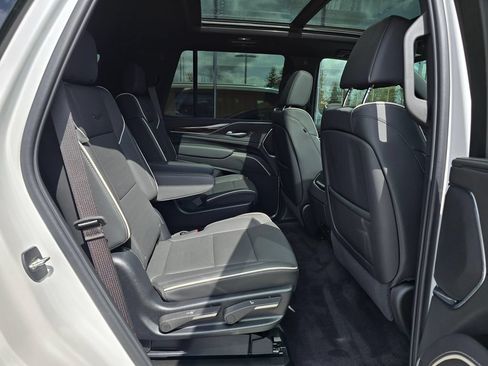Used 2024 Cadillac Escalade Premium Luxury w/ Performance Package AWD/4WD image 12