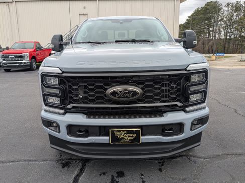 New 2026 Ford F250 Lariat w/ Black Appearance Package image 8