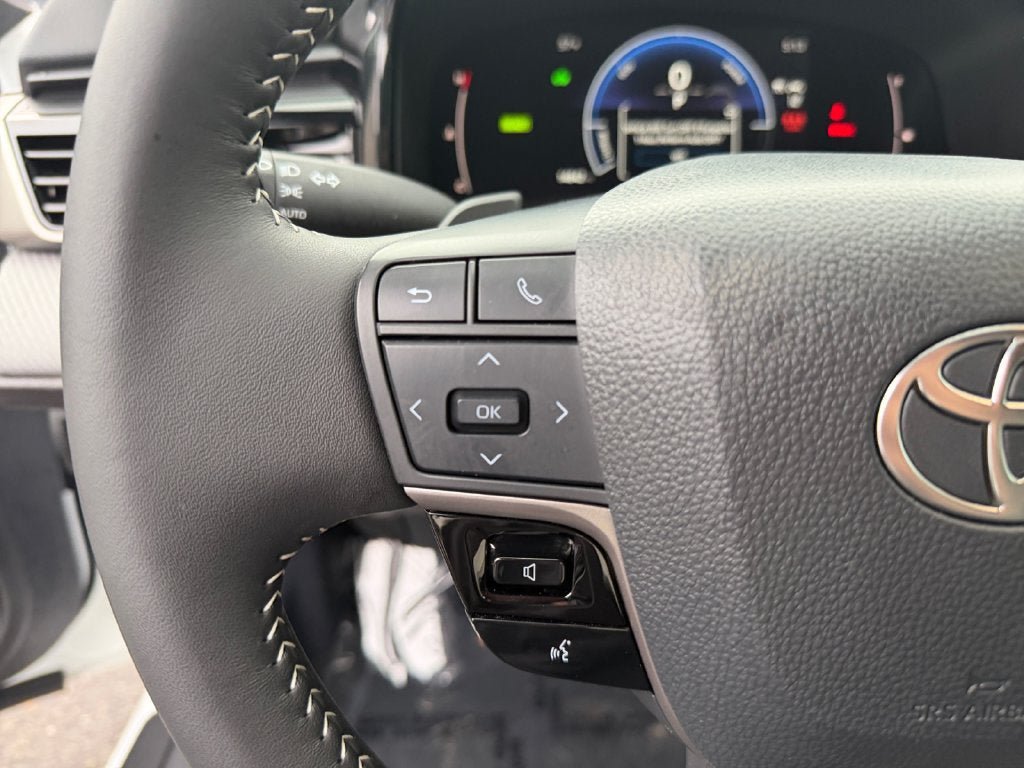 Used 2026 Toyota Camry SE FWD image 15