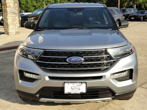 Used 2020 Ford Explorer XLT w/ Equipment Group 202A RWD image 2