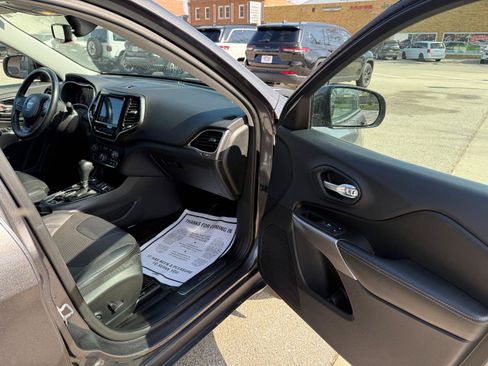 Used 2019 Jeep Cherokee Limited AWD/4WD image 18