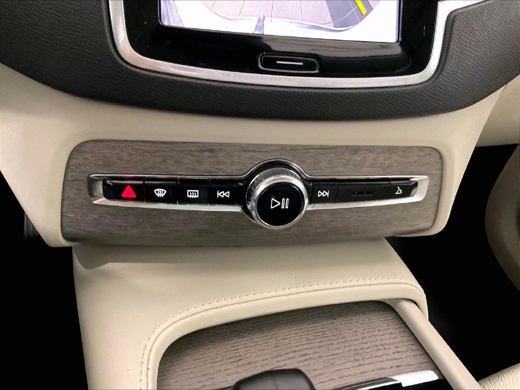 Used 2024 Volvo XC90 B6 Plus w/ Protection Package Premier AWD/4WD image 27