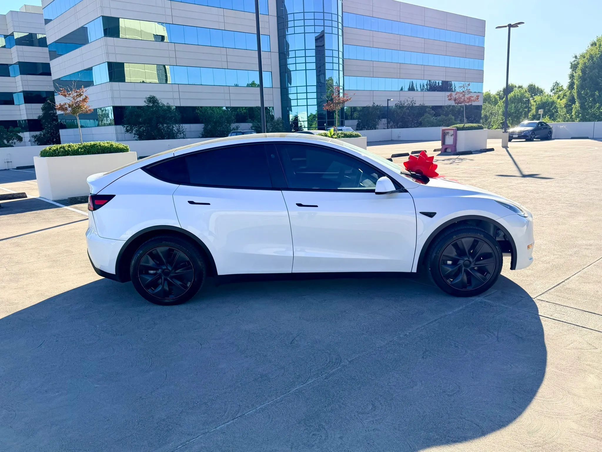 Used 2024 Tesla Model Y Long Range RWD image 12