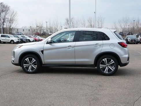 Used 2023 Mitsubishi Outlander Sport SE image 3