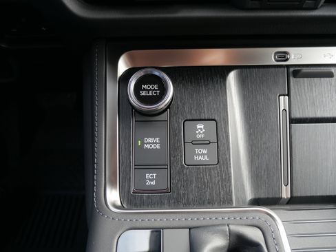 Used 2025 Lexus GX 550 w/ Accessory Package (2T) image 31