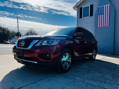 Used 2020 Nissan Pathfinder SL image 2