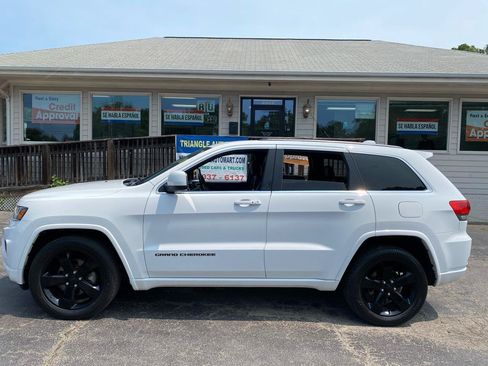 Used 2015 Jeep Grand Cherokee Altitude AWD/4WD image 5