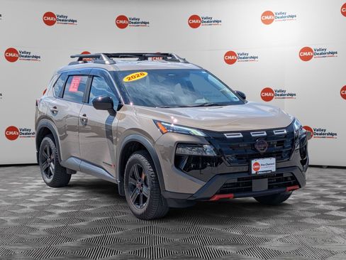 Used 2026 Nissan Rogue SV AWD/4WD image 3