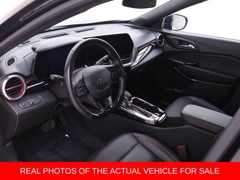 Used 2024 Chevrolet Trax RS w/ Sunroof Package image 3