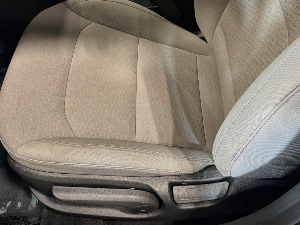 Used 2020 Hyundai Elantra SE FWD image 19