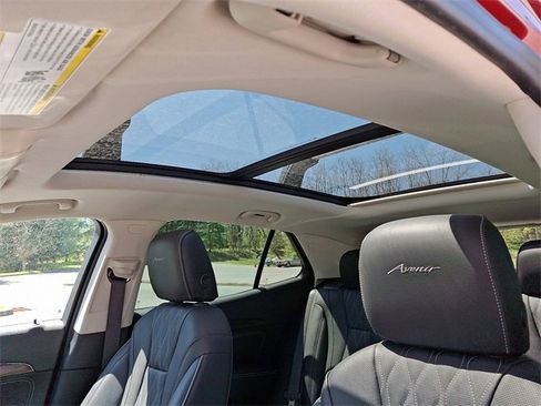 Certified 2022 Buick Envision Avenir w/ Technology Package II image 14