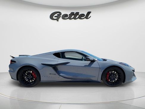 Used 2025 Chevrolet Corvette Z06 image 3