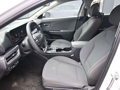 Used 2025 Kia K4 LXS image 19