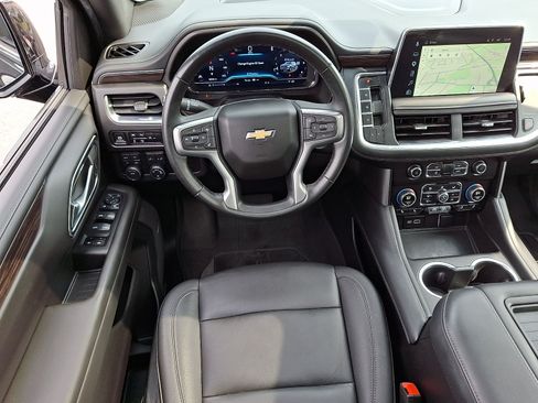 Used 2024 Chevrolet Suburban LT w/ Luxury Package AWD/4WD image 12