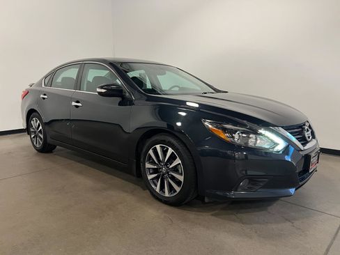 Used 2016 Nissan Altima 2.5 SL w/ 2.5 Technology w/LED Package FWD image 1