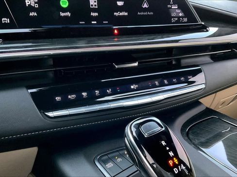 Used 2024 Cadillac Escalade Premium Luxury image 34