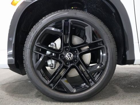 New 2026 Volkswagen Tiguan SE R-Line image 5