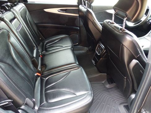 Used 2019 Lincoln Nautilus Premier AWD/4WD image 24