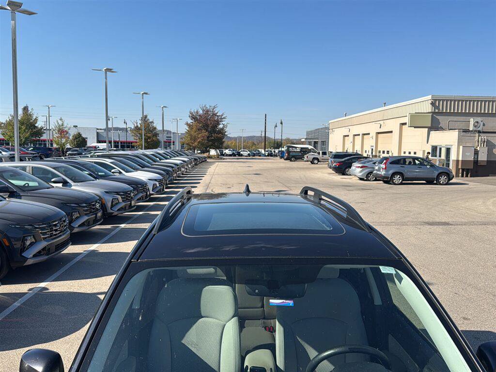 Used 2017 Subaru Forester 2.5i Premium w/ All-Weather Package AWD/4WD image 18