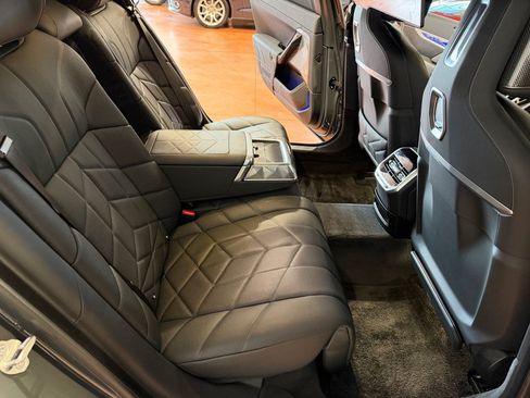 Used 2023 BMW 760i xDrive AWD/4WD image 30