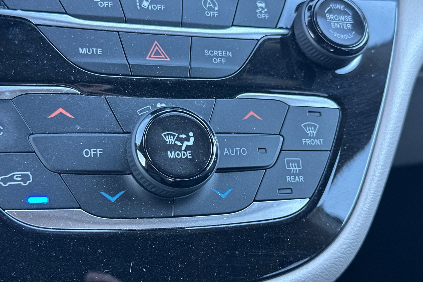Used 2019 Chrysler Pacifica Touring-L w/ Advanced Safetytec Group FWD image 29