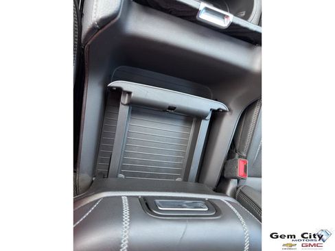 Used 2023 GMC Yukon XL Denali AWD/4WD image 29