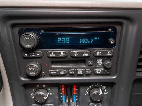 Used 2004 Chevrolet Silverado 1500 w/ Light Duty Power Package image 16