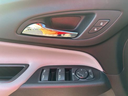Used 2022 Chevrolet Equinox LS AWD/4WD image 16