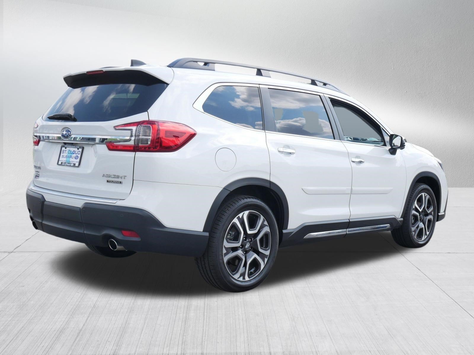 Used 2023 Subaru Ascent Touring AWD/4WD image 7