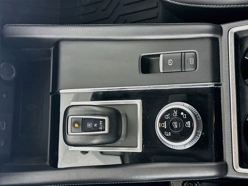 Used 2024 Mitsubishi Outlander SE AWD/4WD image 25