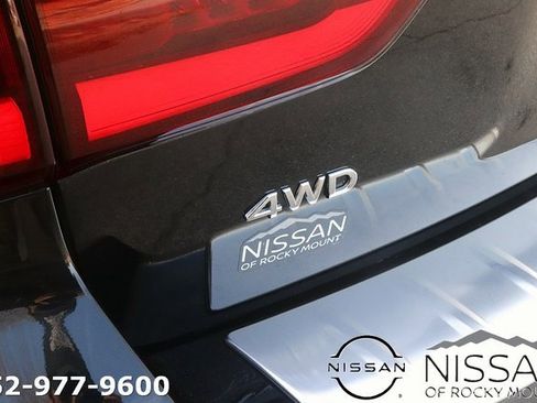 Used 2024 INFINITI QX80 Sensory image 10