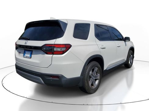 Used 2025 Honda Pilot EX-L image 6