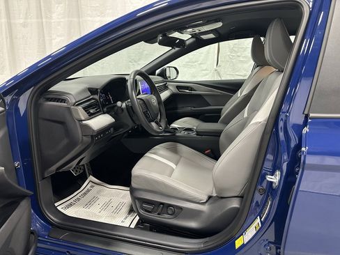 Used 2025 Toyota Camry SE image 10