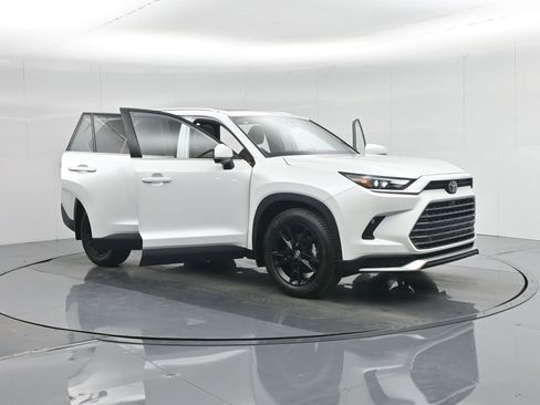 Used 2024 Toyota Grand Highlander AWD Hybrid image 35