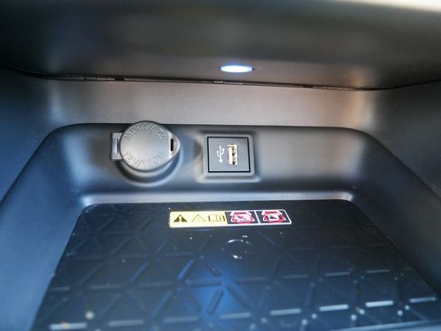 Used 2025 Toyota RAV4 XSE w/ Weather Package AWD/4WD image 33